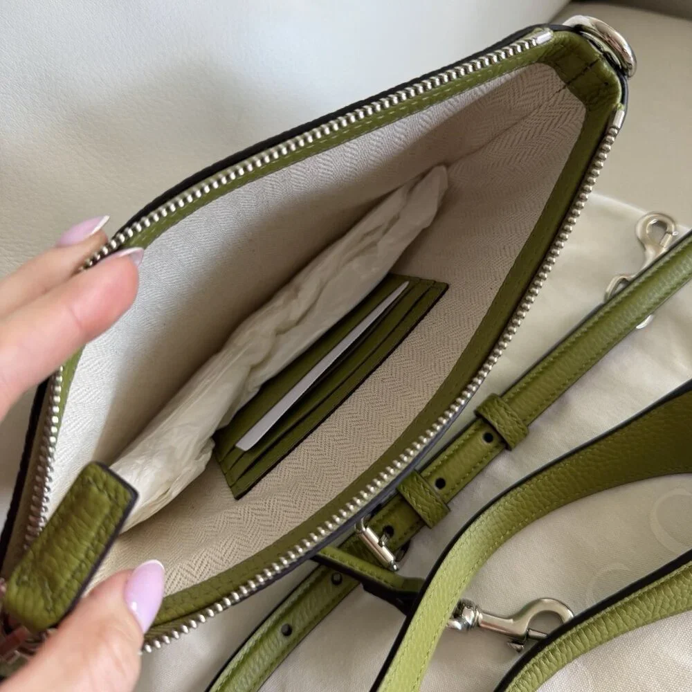 NEW GUCCI B Small $1560 Olive Green Grained Leather Crossbody Bag